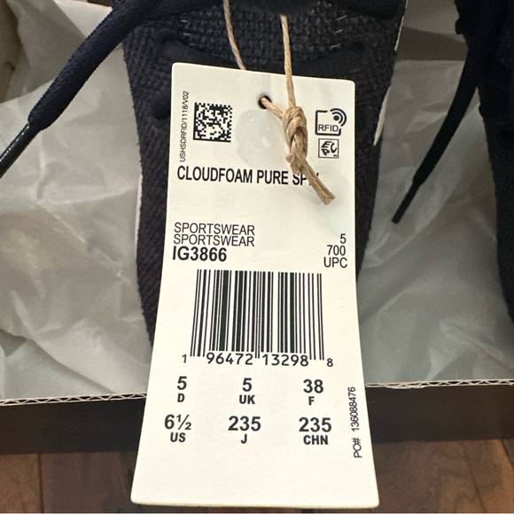 Adidas women’s Cloudfoam Navy slip on Sneakers - Picture 3 of 5